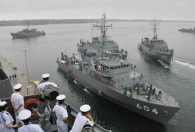 Япония и США проводят военно-морские учения