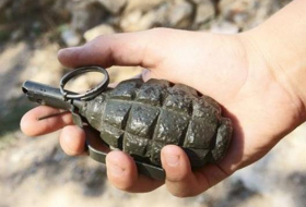 В руках у армянского солдата взорвалась граната