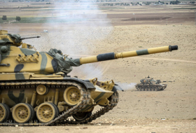Турция размещает танки на границе с Ираком