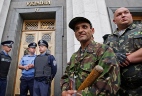 Депутаты избили бывшего министра обороны Украины