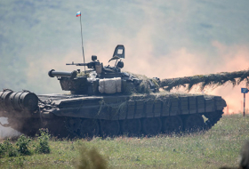 На полигоне Алагяз в Армении танкисты российской военной базы сдают контрольную проверку