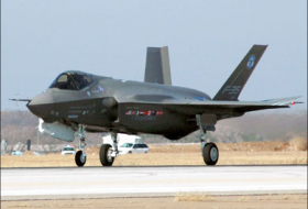 Первые два самолета F-35 переброшены на базу ВВС США