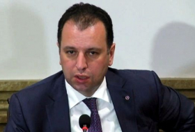 Министр обороны Армении оправдывается перед студентами