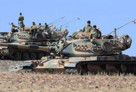Турция направила еще десять танков к сирийской границе