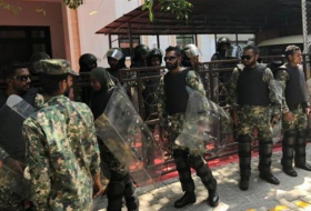 На Мальдивах военные окружили парламент