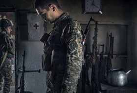 «Дедовщина» в оккупационной армии: солдат заливается слезами