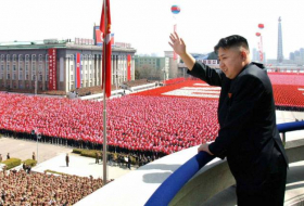 Ким Чен Ын оценил военный парад в КНДР