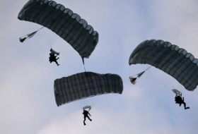 Белорусские парашютисты впервые десантировались с дельталетов (ФОТО)