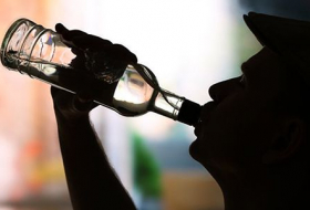 Пьяные армянские военные устроили дебош в винно-водочном магазине в Агдере