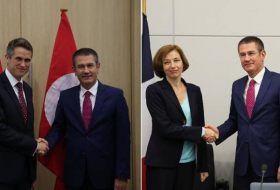 Министр обороны Турции проводит встречи в Брюсселе