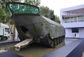 Германия представила гусеничную плавающую бронемашину
(ФОТО/ВИДЕО)
