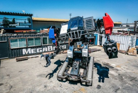 В США создали 12-тонного боевого робота- ВИДЕО