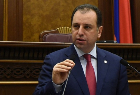Министр обороны Армении нахамил журналистам  