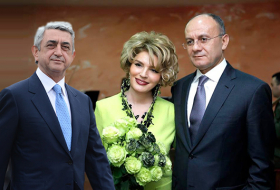 Интрига обостряется: жена «хромого Сейрана» против министра обороны Армении