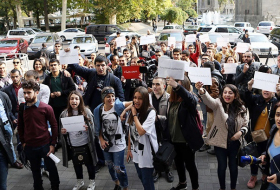 Армянские студенты против минобороны Армении