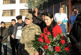 Азербайджанский военнослужащий стал счастливым отцом тройни (ФОТО)