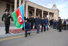 Азербайджанских новобранцев торжественно провожают на военную службу (ФОТО)