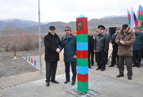 На азербайджано-российской границе установили первые пограничные знаки -
 ФОТО