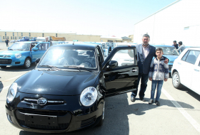 Инвалидам Карабахской войны подарили автомобили (ФОТО)