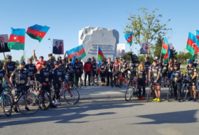 Мадат Гулиев и Эльчин Гулиев на велопробеге по случаю 100-летия АДР (ФОТО)