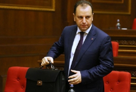 Над экс-министром обороны Армении сгущаются тучи: беги, Виген, беги!