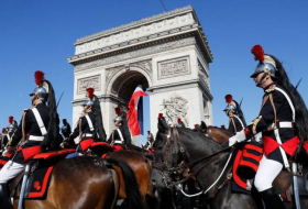 Франция отметила национальный праздник военным парадом в Париже (ВИДЕО)