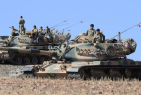 Турция стягивает к сирийской границе танки и артиллерию