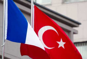 Министр обороны Турции обсудил с французским коллегой ситуацию в Сирии