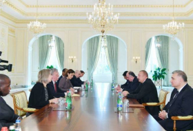 Ильхам Алиев принял советника Трампа по национальной безопасности