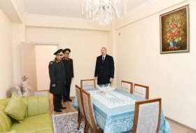 Ильхам Алиев вручил военным ключи от новых квартир (ФОТО)