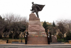 Азербайджанские военные почтили память легендарного героя Мехти Гусейнзаде (ФОТО)