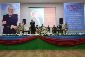 Азербайджанские военные почтили память Гейдара Алиева (ФОТО)