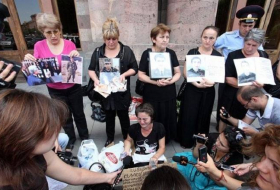 В Армении протестуют матери солдат: Увольте Тонояна!    