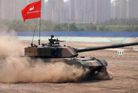 В ходе выставки в Тяньцзине показали китайский танковый «дрифт» 