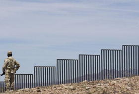 Американские военные будут месяц красить стену на границе с Мексикой