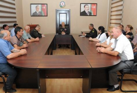 Командующий Внутренними войсками Азербайджана встретился с родителями солдат