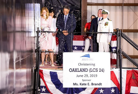 В США состоялась церемония крещения боевого корабля прибрежной зоны LCS-24 «Окленд»