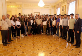 Министр обороны Азербайджана встретился с участниками Программы молодых лидеров (ВИДЕО)