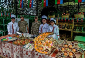 Министр обороны России отведал блюда азербайджанской кухни - ВИДЕО