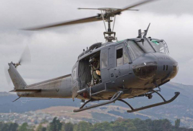 Филиппинские специалисты проходят курс обучения пилотированию вертолетов AH-1 «Кобра» в Иордании