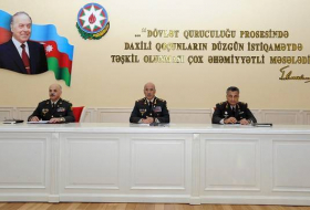Командующий Внутренними войсками Азербайджана встретился с абитуриентами