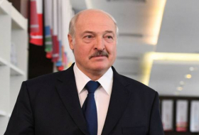 Лукашенко заявил, что не станет приезжать на танке в Киев