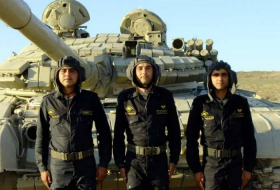 Азербайджанские танкисты ждут приказа «Вперед!»