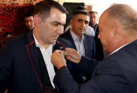Спасший сослуживцев азербайджанский солдат получил подарок от Минобороны на день свадьбы