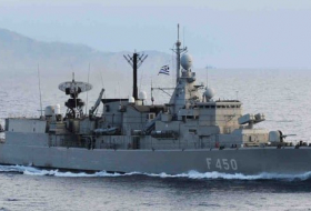 В Греции фрегат сел на мель в ходе военных учений