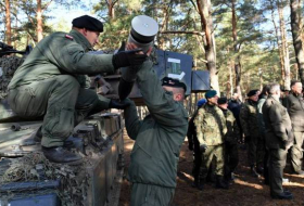Польские войска с бронетехникой совершили марш к границам Украины