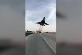 Экстремальное снижение МиГ-29 сняли на видео