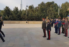  Министры обороны стран-членов СНГ посетили Аллею шехидов (ФОТО)