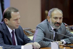 Раскол в армянской власти: Тоноян встал на защиту Саргсяна и Оганяна