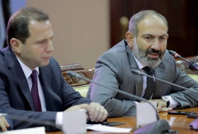 Пашинян опроверг информацию об отставке министра обороны Армении